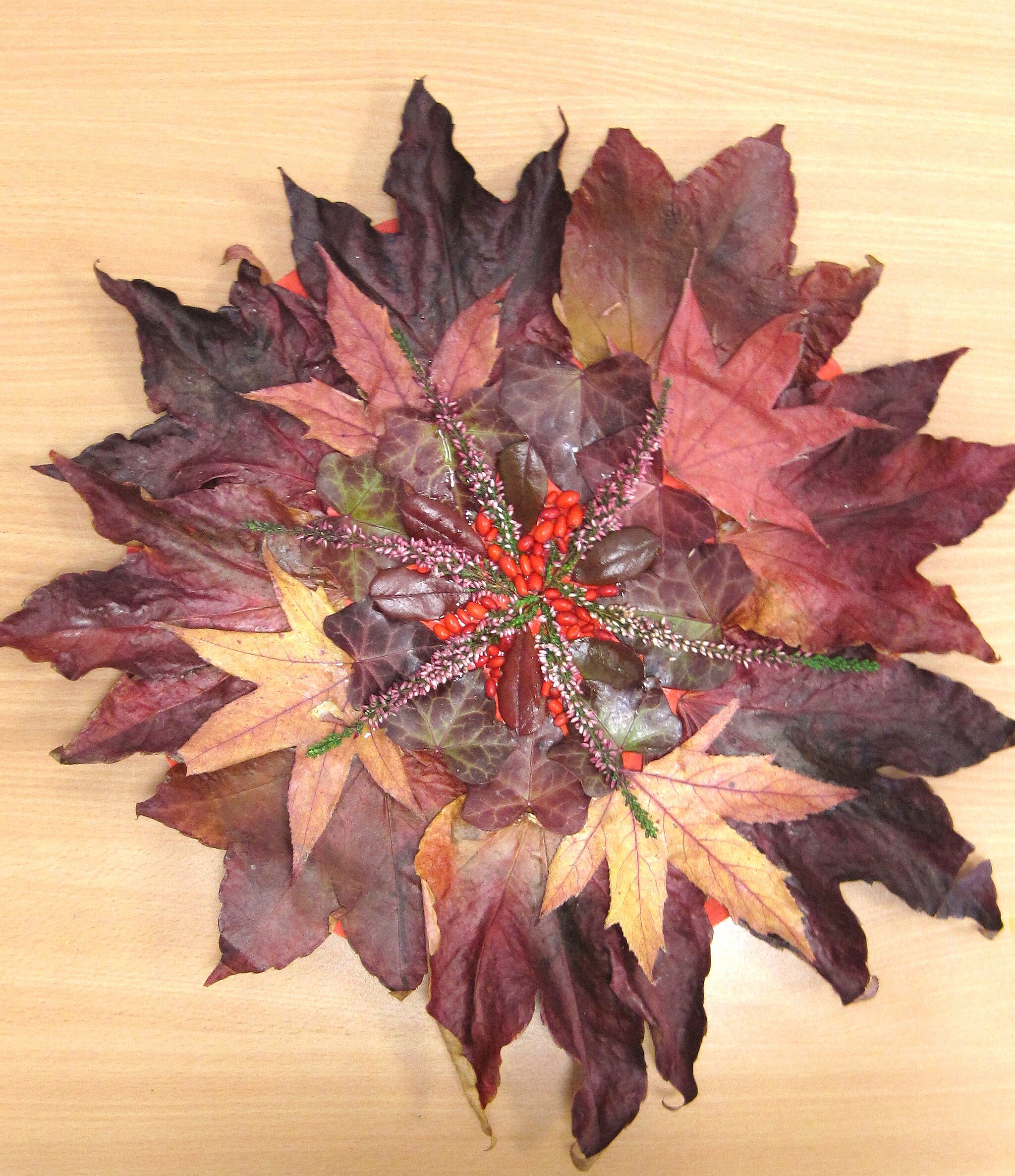 Naturmandala Verschiedene Blüten bilden ein buntes Mandala.
