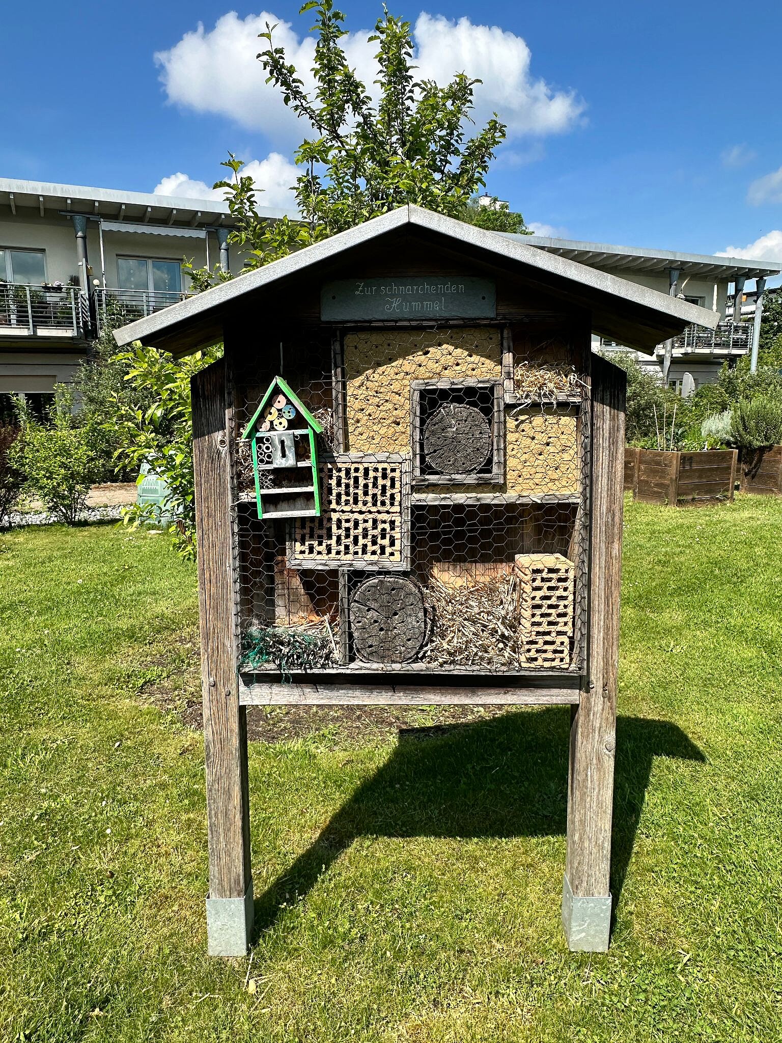 Insektenhotel im Genossenschaftsgarten Insektenhotel im Genossenschaftsgarten