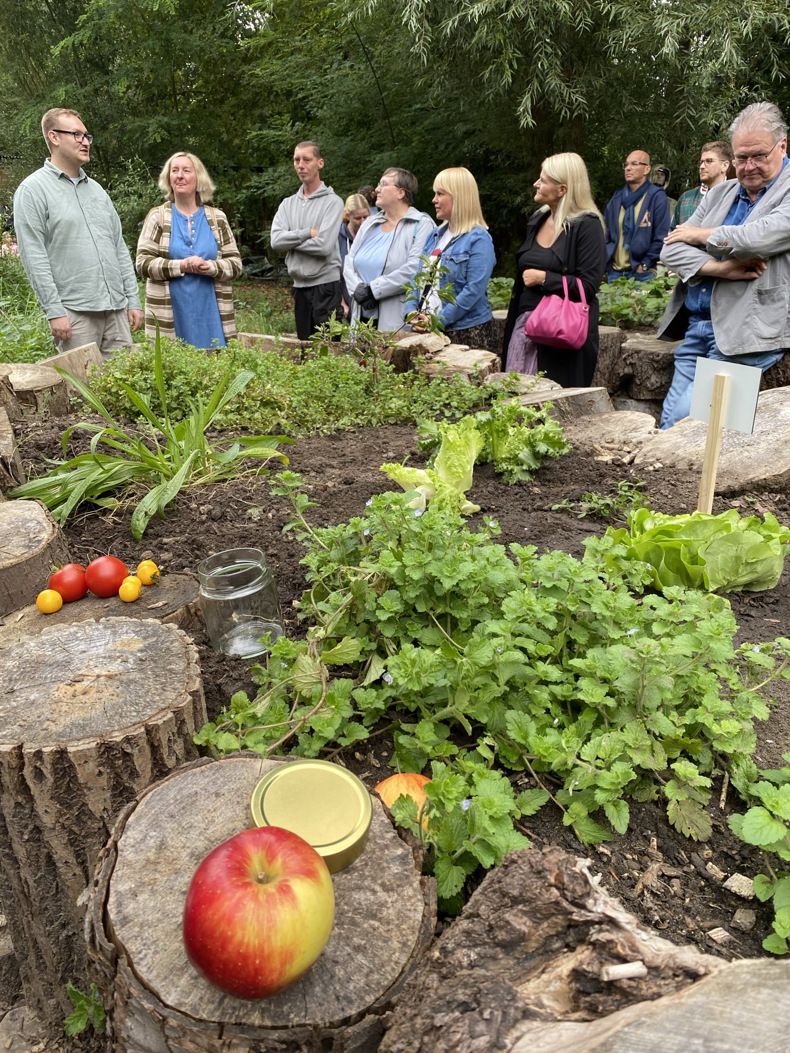Eröffnung des Naschortes Eröffnung des Schlaraffenband Naschortes im Projektgarten Dortmund-Dorstfeld