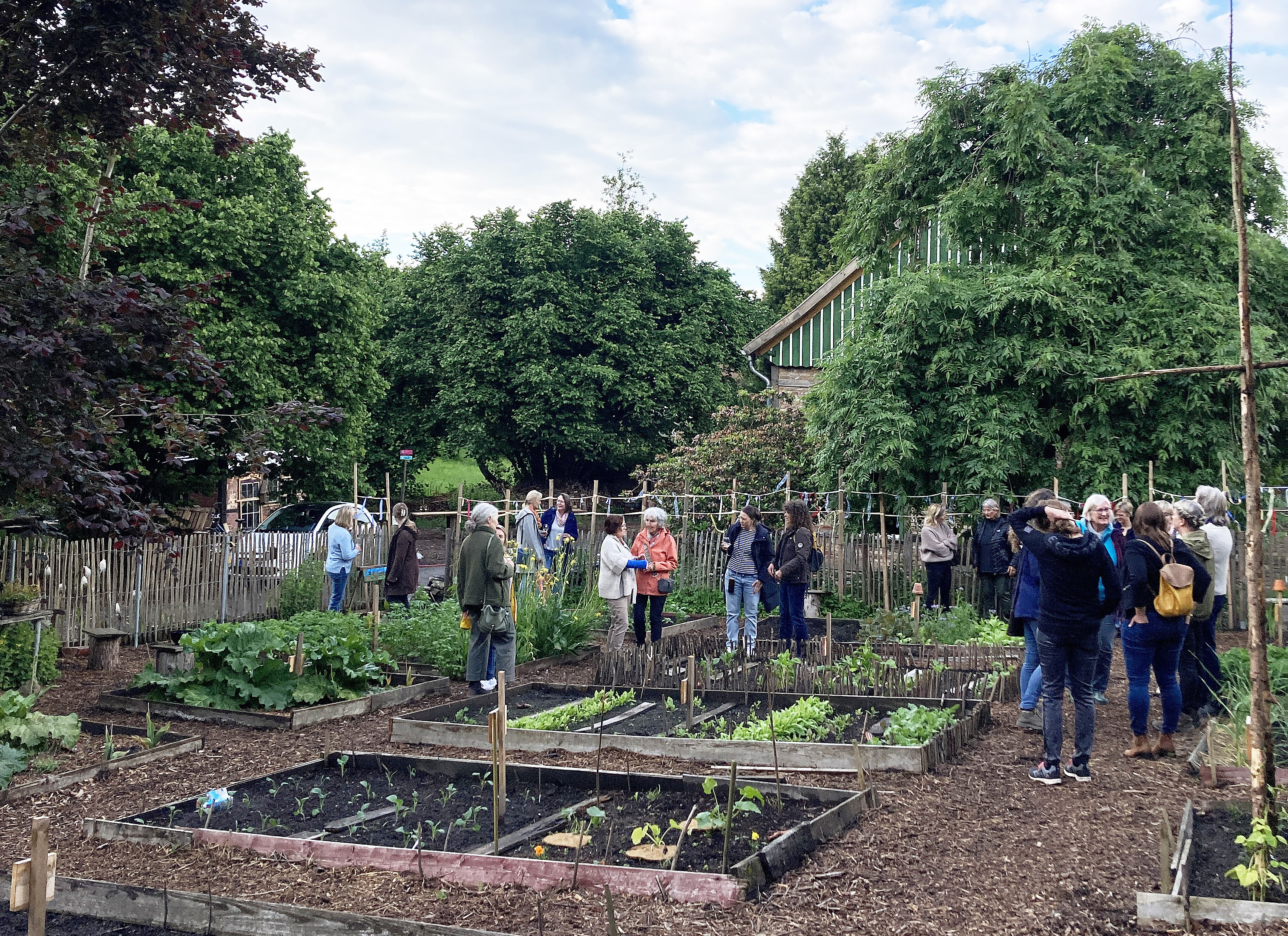 Günnemann-Kotten, Witten, Gemüsegarten Gemüsegarten, der nach historischem Vorbild mit länglichen Beeten angelegt ist. Im Hintergrund sieht man den Günnemann-Kotten.