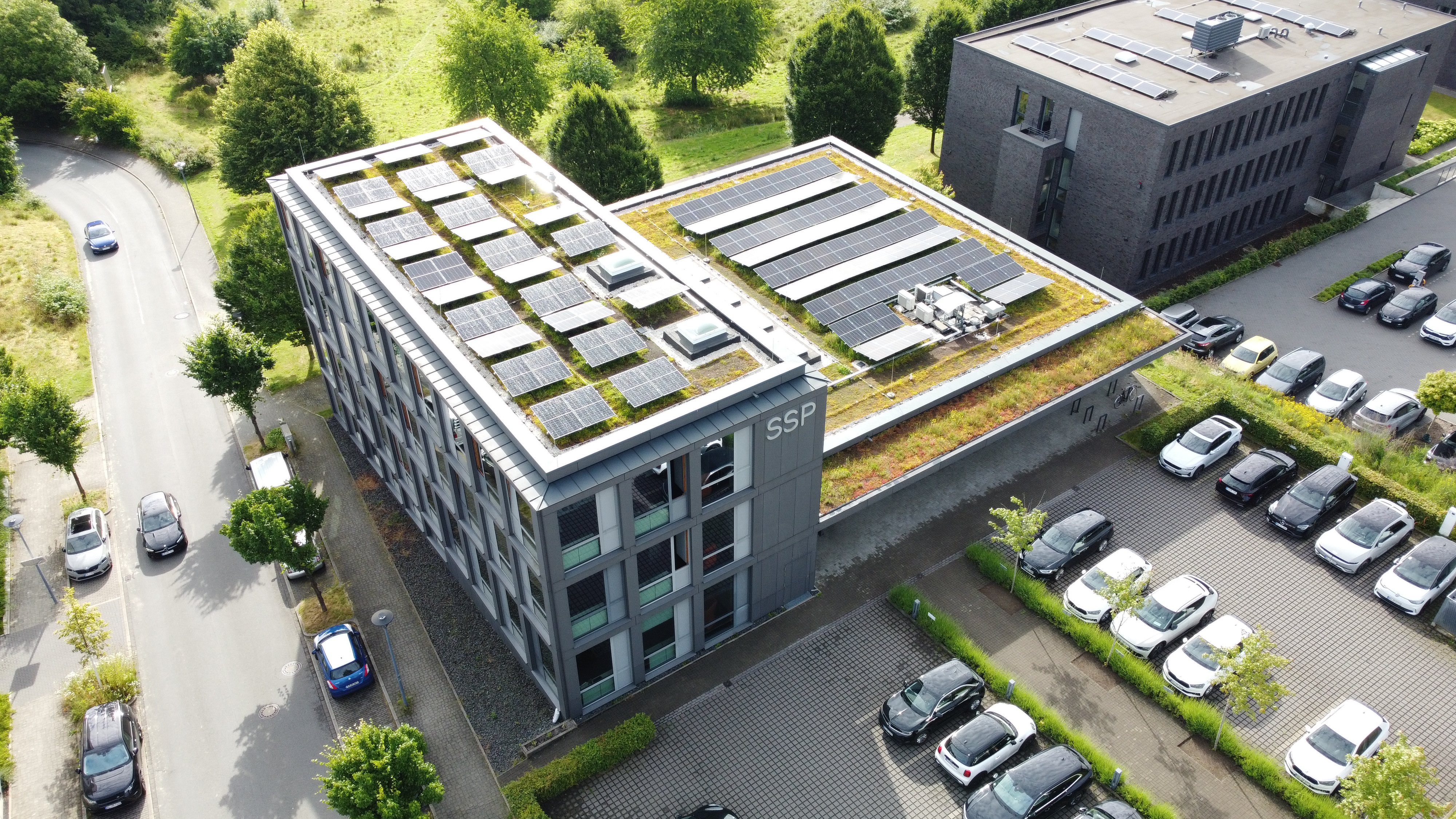 Dachbegrünung mit Photovoltaik als Nachrüstung