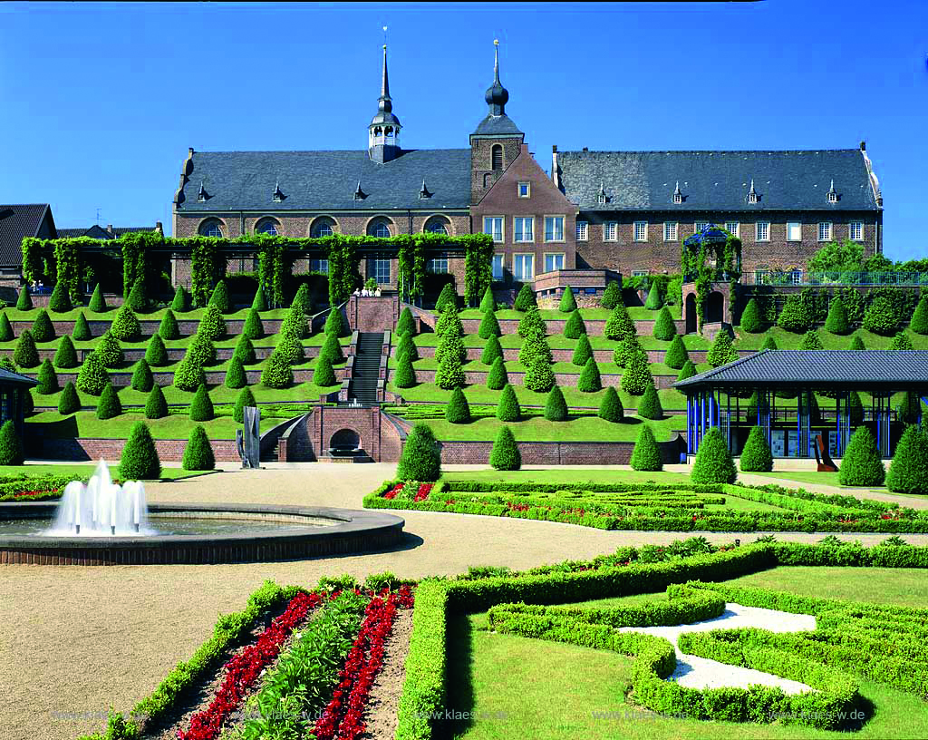 Blick auf den Garten und das Barockschloß
