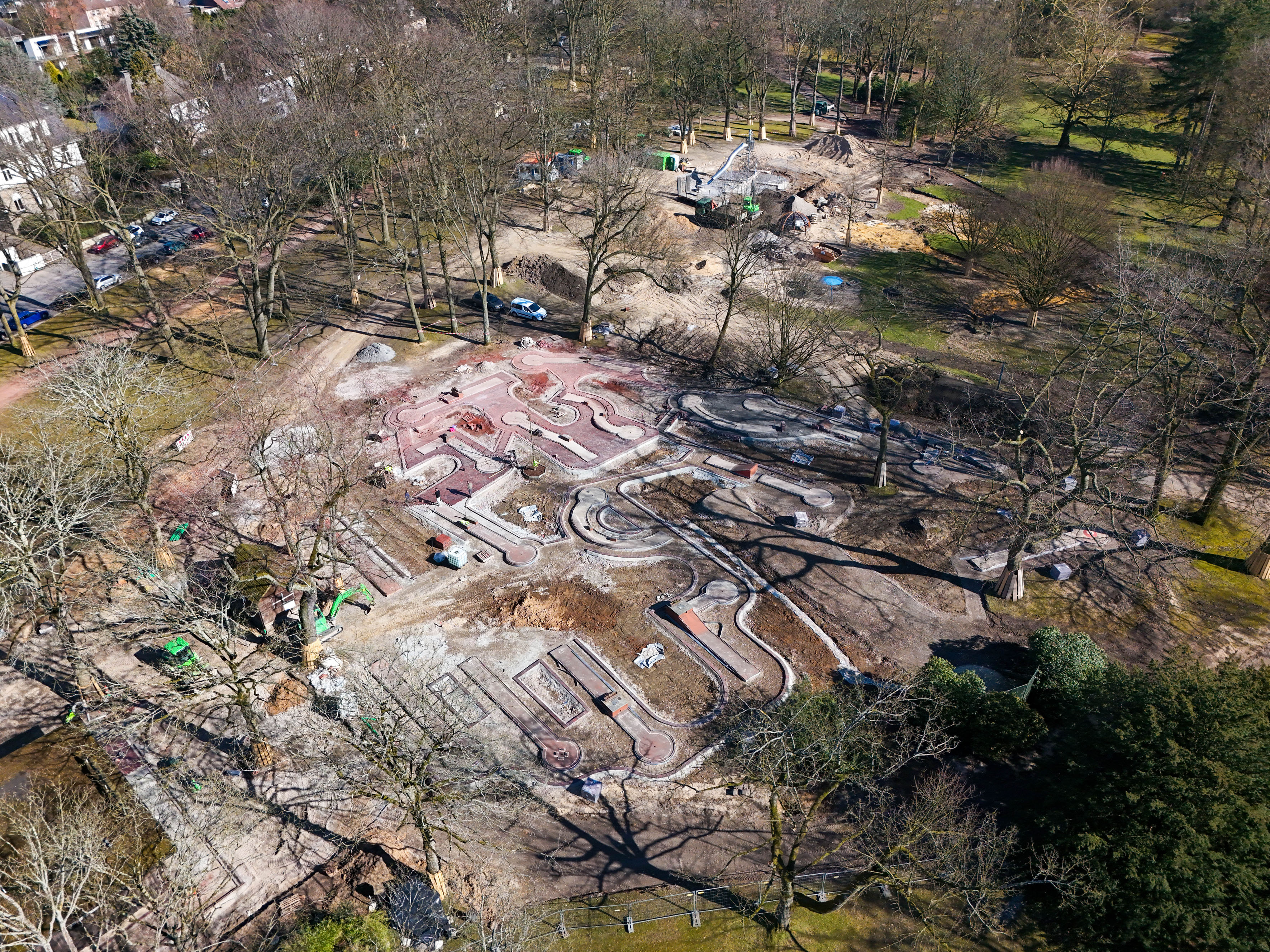 Minigolfanlage im Umbau aus Vogelperspektive